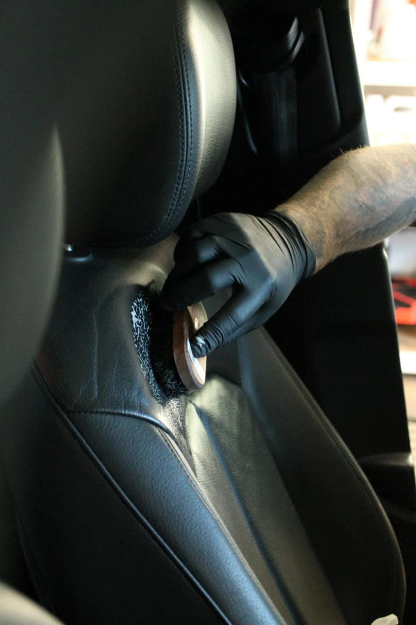 Renowacja i czyszczenie skórzanej tapicerki w Opolu – przywróć jej blask - auto detailing, korekta lakieru, powłoka ceramiczna